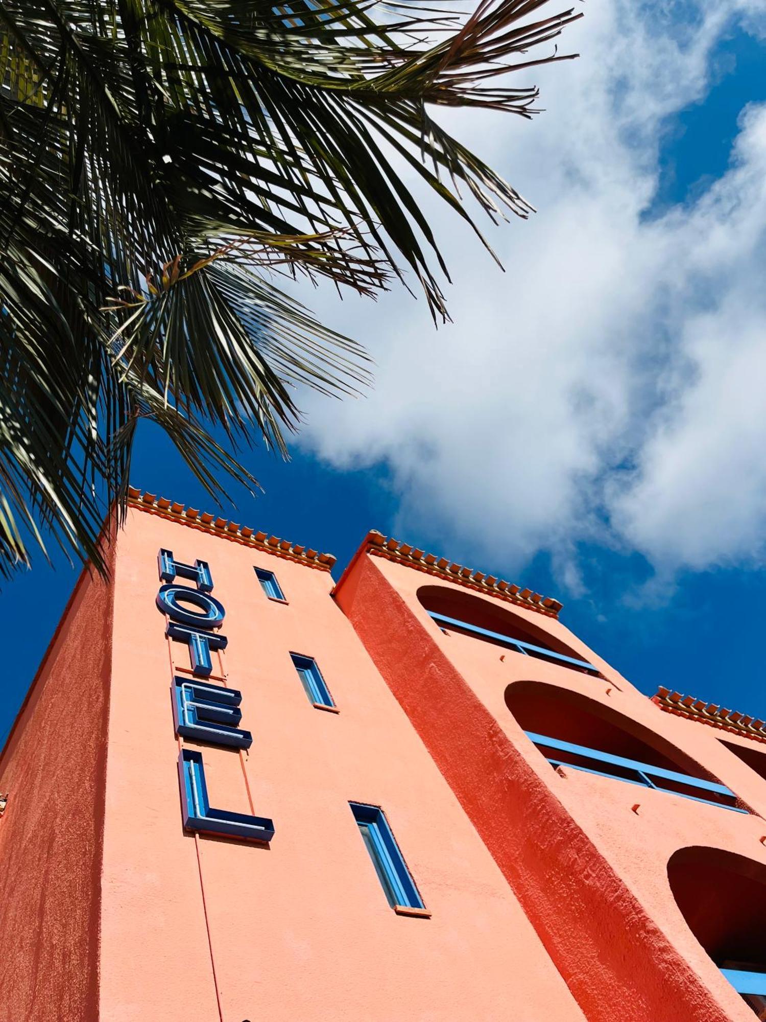 Cit'Hotel Des 2 Golfs Leucate Exterior photo